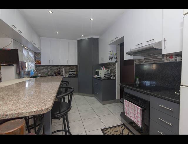 3 BEDROOM HOUSE FOR SALE IN BURLINGTON HEIGHTS